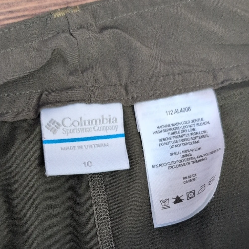 Columbia Forest Green Omni Shade Sun Protection Skorts 10